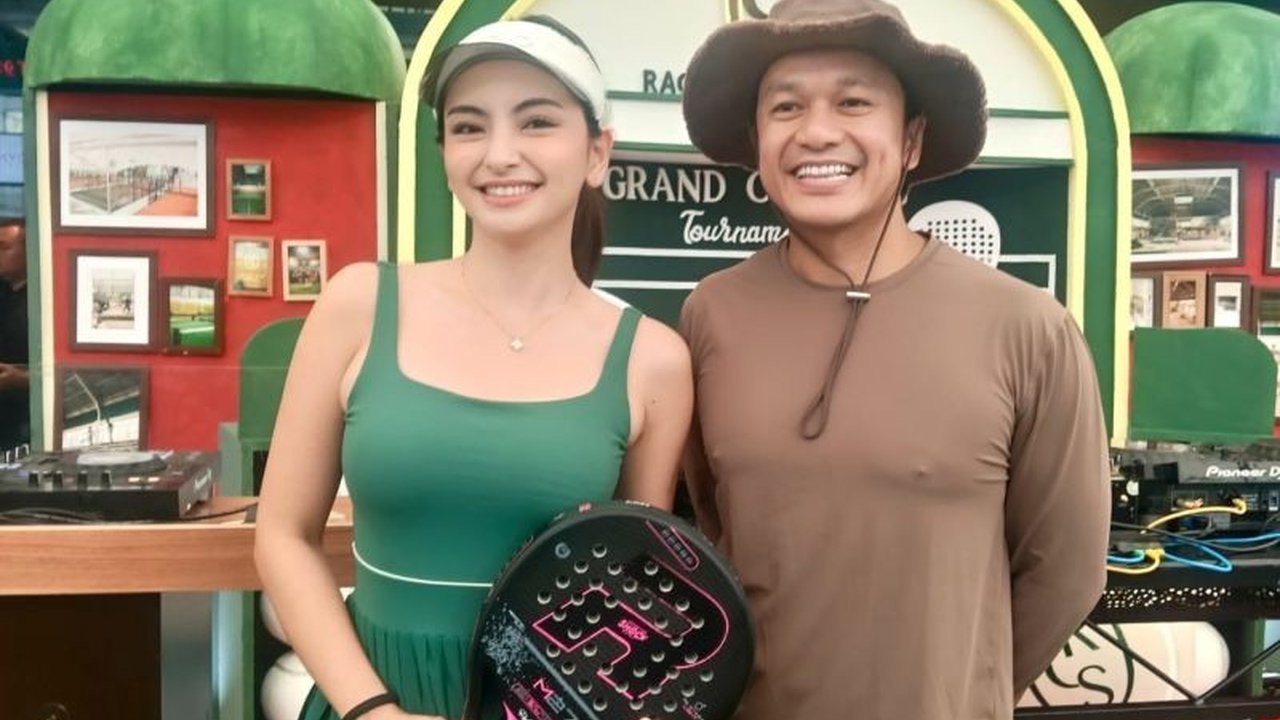 Aktor Titis Sapoetra dan aktris Valerie Tifanka antusias mencoba berbagai tempat baru untuk selebriti main padel, menjadikan olahraga ini bagian gaya hidup urban yang menarik.
