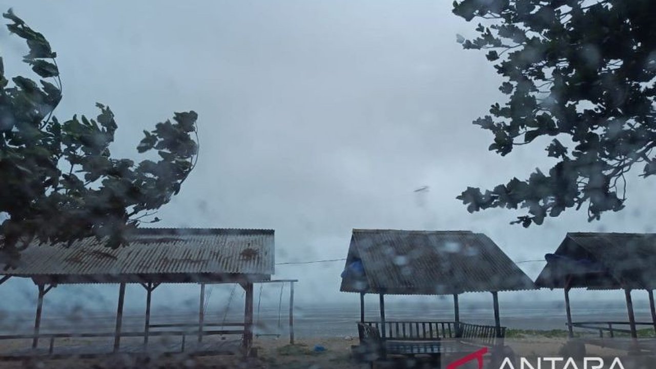 Badan Penanggulangan Bencana Daerah (BPBD) Provinsi Kepulauan Bangka Belitung (Babel) menyiagakan tim reaksi cepat untuk mewaspadai Angin Kencang El Nino yang diperkirakan berlangsung hingga Juni 2026, membuat pembaca penasaran akan langkah mitigasi yang.