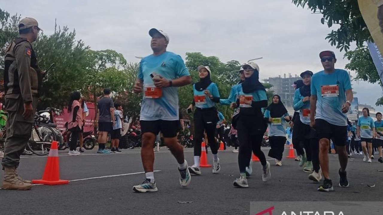 Ajang Purwokerto Half Marathon 2026 sukses menarik 6.000 pelari dari berbagai daerah, termasuk Gubernur Jawa Tengah, menunjukkan antusiasme tinggi terhadap event lari ini dan potensi sport tourism.