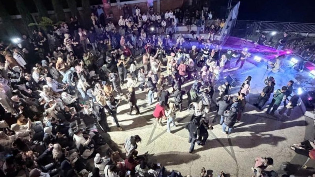 Festival Bromo Sunset Music and Culture berhasil mengangkat seni tradisi dan kreativitas lokal warga Probolinggo, menciptakan ruang kolaborasi dan mendukung pariwisata berbasis budaya di kawasan Bromo.