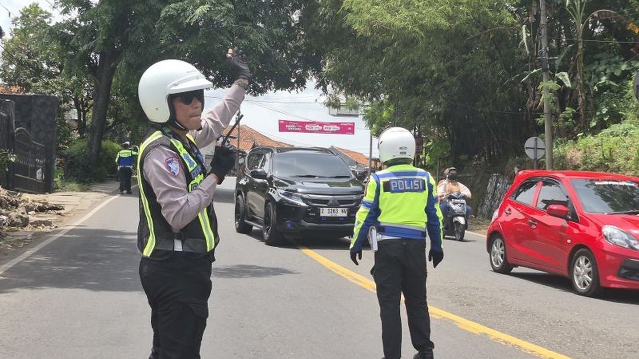 Polresta Bandung mengambil langkah antisipatif dengan menyiapkan rekayasa lalu lintas libur panjang di sejumlah jalur wisata, seperti Ciwidey dan Pangalengan, untuk mengatasi potensi kepadatan kendaraan dan memastikan kelancaran arus.