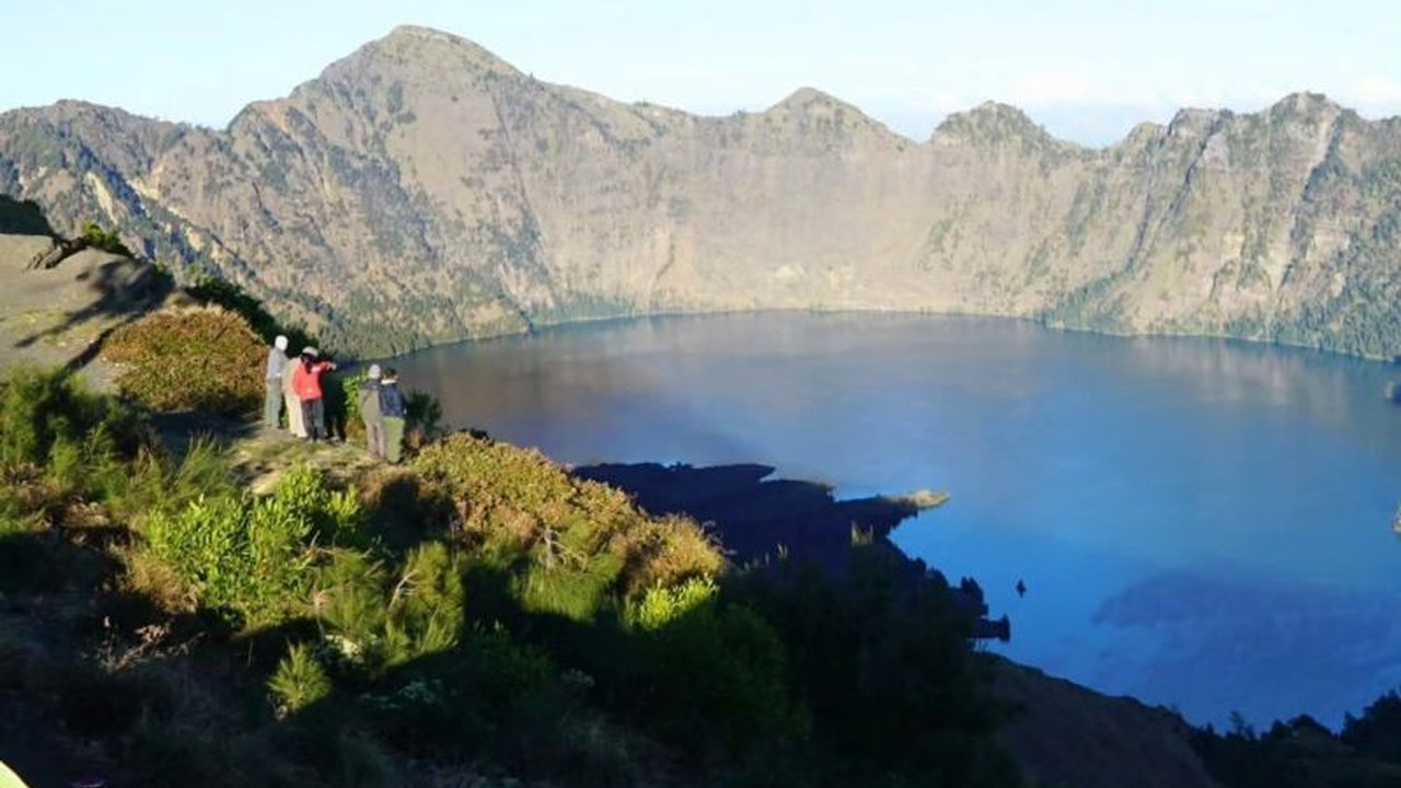 Kunjungan Wisatawan Gunung Rinjani tembus 1.505 pendaki selama libur panjang pertengahan Mei 2026, menandakan peningkatan signifikan dan optimisme pariwisata alam di Lombok.