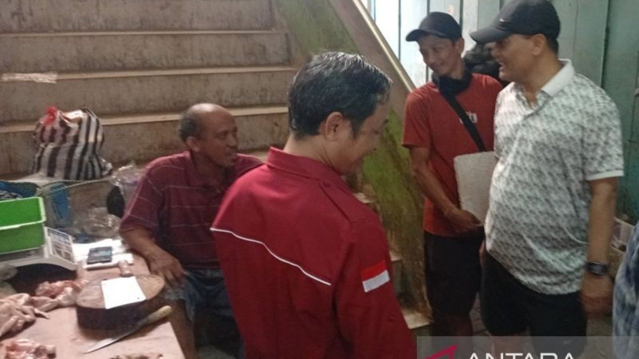 Gubernur Jawa Tengah Ahmad Luthfi memastikan stabilitas harga pangan Jateng tetap terkendali menjelang Idul Adha, menunjukkan tidak ada lonjakan harga maupun kelangkaan komoditas pokok.
