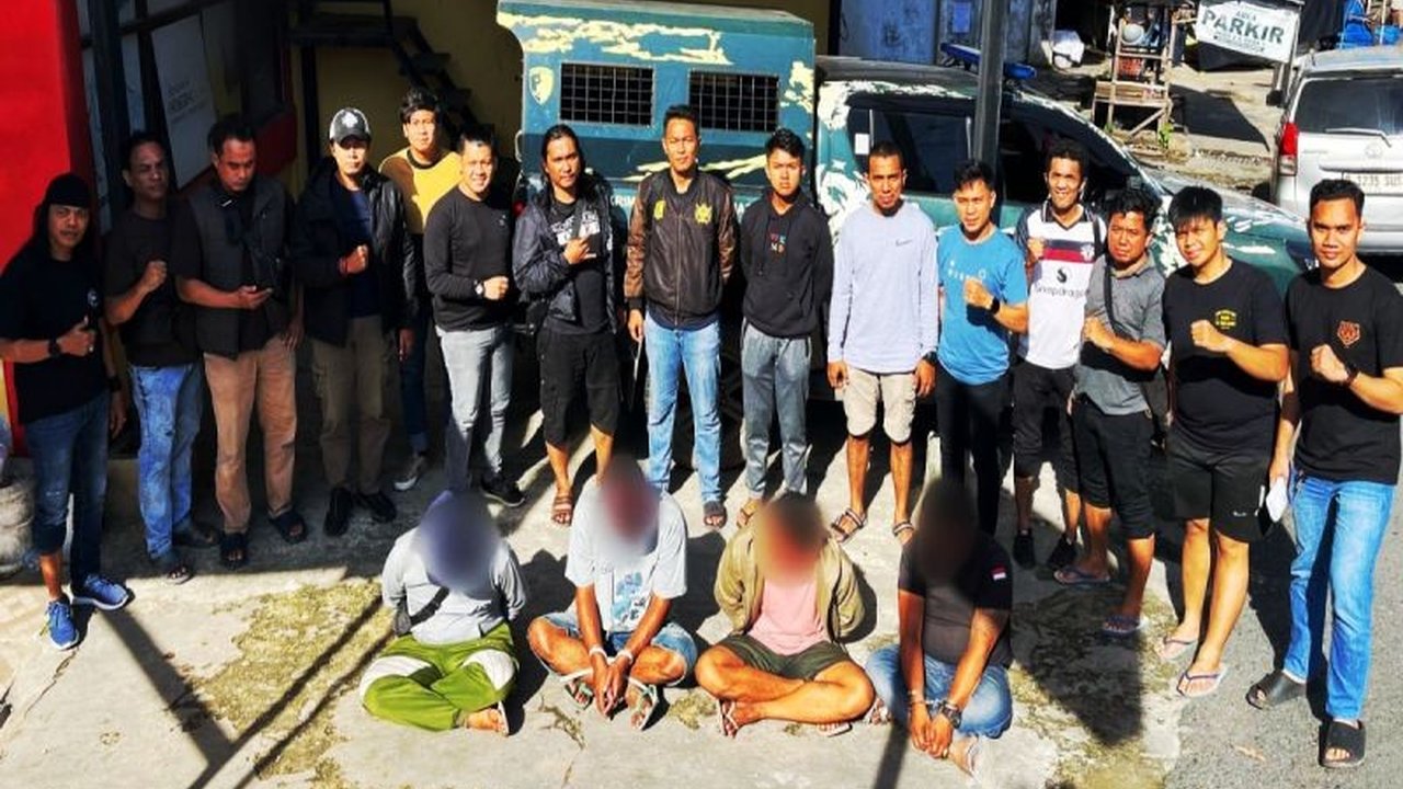 Satreskrim Polresta Banjarmasin berhasil membongkar praktik Pungli SPBU Basirih melalui operasi penyamaran petugas sebagai sopir truk, mengamankan pelaku yang meresahkan dan berpotensi memicu antrean panjang distribusi BBM.