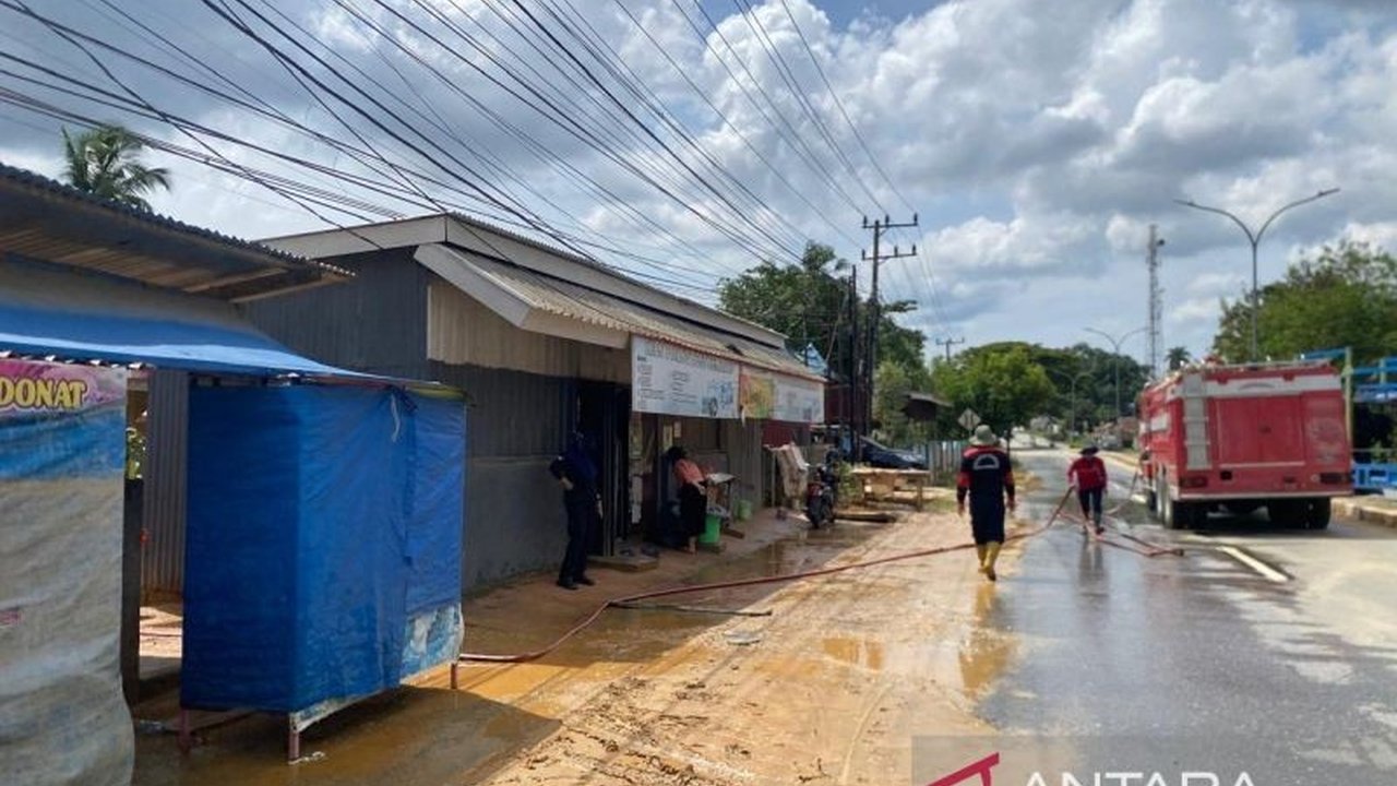Hujan deras memicu **Banjir Kendari** yang melanda lima kecamatan. BPBD Kota Kendari kini tengah mendata dampak dan berupaya memberikan bantuan kepada warga terdampak.