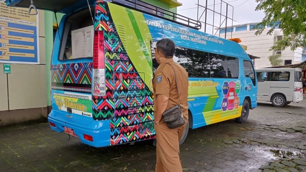 Dinas Kependudukan dan Pencatatan Sipil Kota Mataram terus berupaya meningkatkan aktivasi IKD di tengah target besar dan kekhawatiran masyarakat terhadap keamanan data.