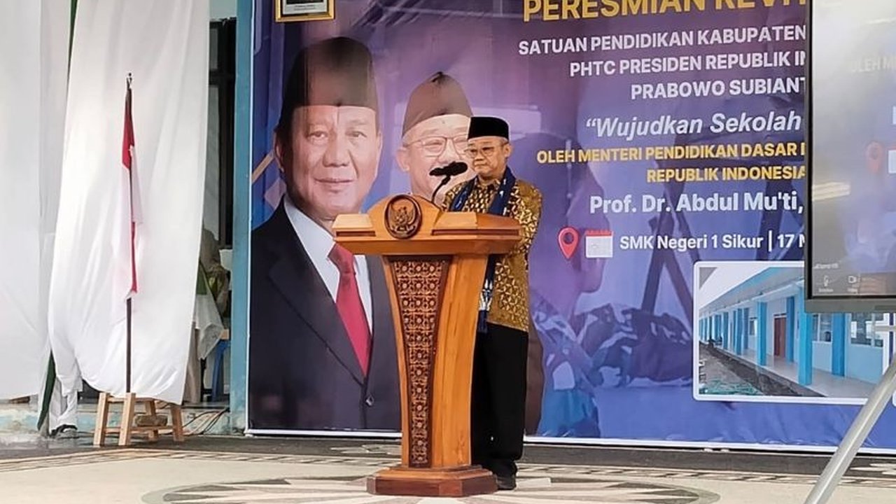 Pemerintah mengucurkan dana Rp105 miliar untuk revitalisasi sekolah di Lombok Timur, NTB. Program ini menjadi bagian dari upaya meningkatkan kualitas pendidikan dan sumber daya manusia unggul.