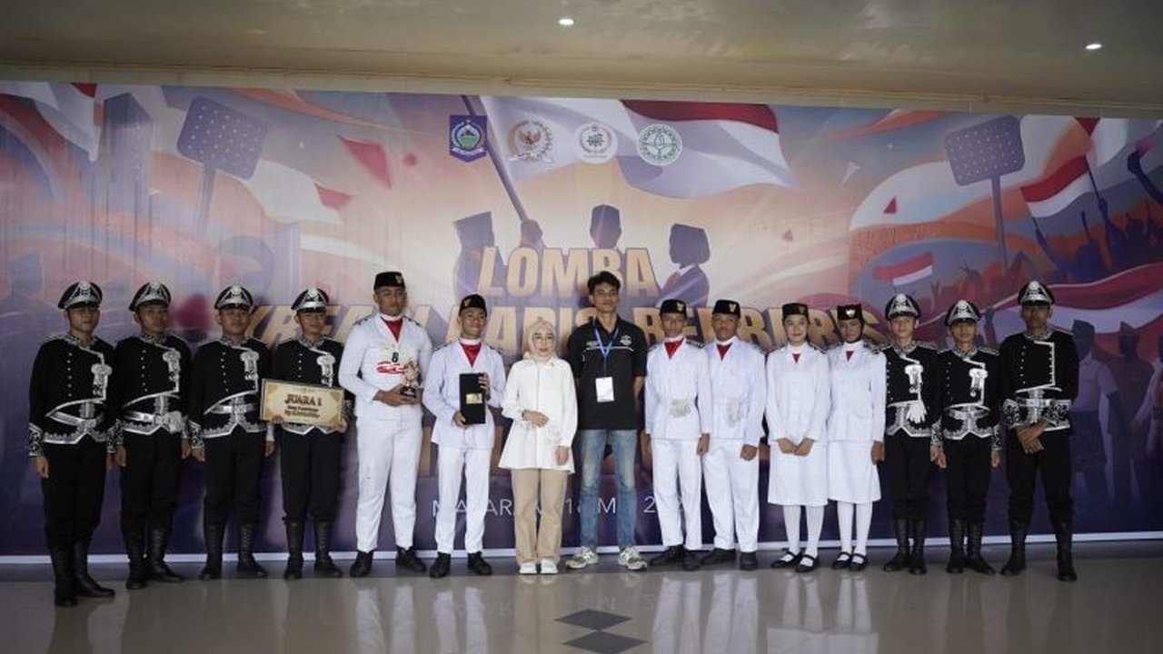 SMAN 9 Mataram berhasil meraih juara pertama dalam Lomba Kreasi Baris Berbaris dan Pengibaran Bendera (LKBB-PB) tingkat Provinsi NTB, mengungguli pesaing ketat dan siap menghadapi tantangan di final nasional.