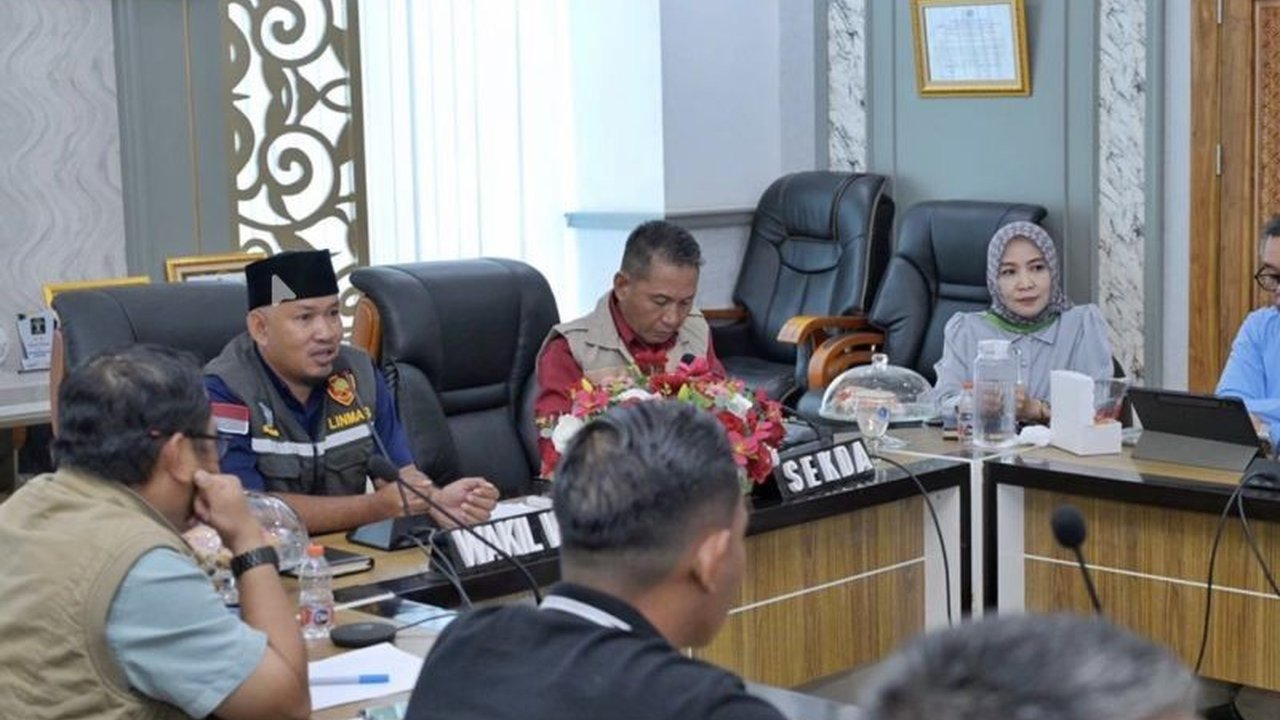Pemerintah Kota Kendari resmi perpanjang status tanggap darurat banjir selama tujuh hari ke depan guna mengoptimalkan penanganan dampak bencana, memastikan keselamatan warga.