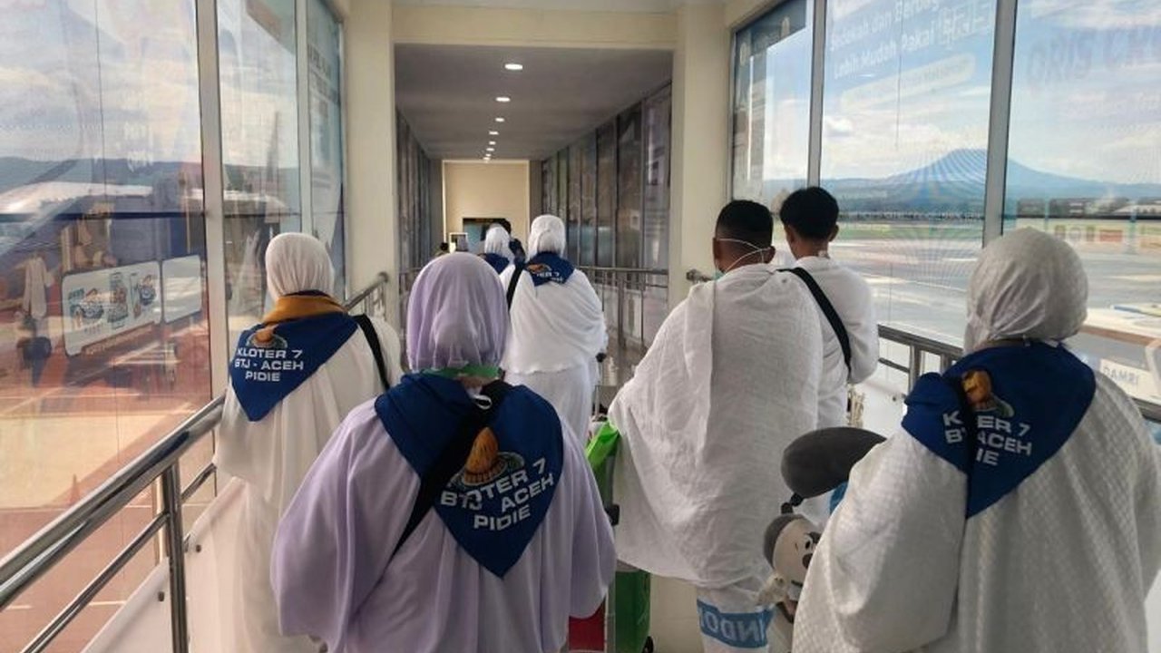 Jutaan Muslim menunaikan ibadah haji setiap tahun, namun krisis keteladanan sosial masih menghantui. Artikel ini merefleksikan bagaimana haji, sebagai perjalanan moral dan spiritual, semestinya melahirkan integritas dan keteladanan sosial Muslim modern.