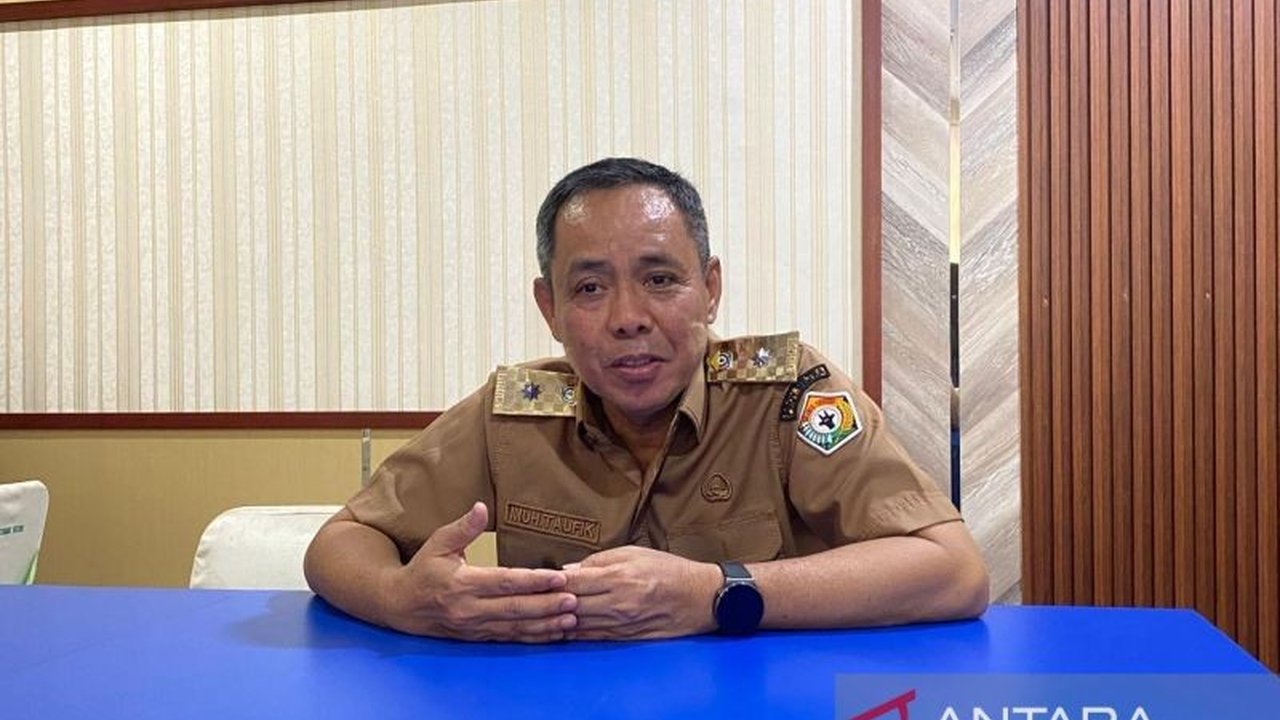 Presiden Prabowo Subianto kembali menunjukkan kepeduliannya dengan menyumbangkan 18 Sapi Kurban untuk masyarakat Sulawesi Tenggara pada Idul Adha 1447 H. Simak detail distribusinya.
