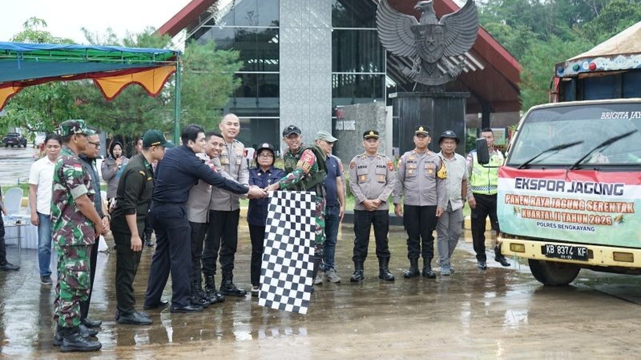 Kabupaten Bengkayang, Kalimantan Barat, berhasil mengekspor 100 ton jagung ke Malaysia melalui PLBN Jagoi Babang, menandai langkah awal penguatan Ekspor Jagung Bengkayang dan ketahanan pangan nasional.