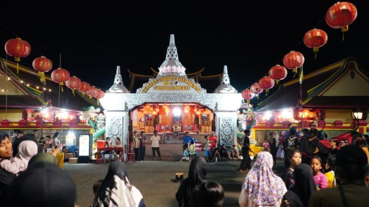 China Town Probolinggo di TITD Sumber Naga kini menjadi destinasi wisata budaya dan kuliner yang unik, sekaligus simbol perekat toleransi beragama di tengah masyarakat.