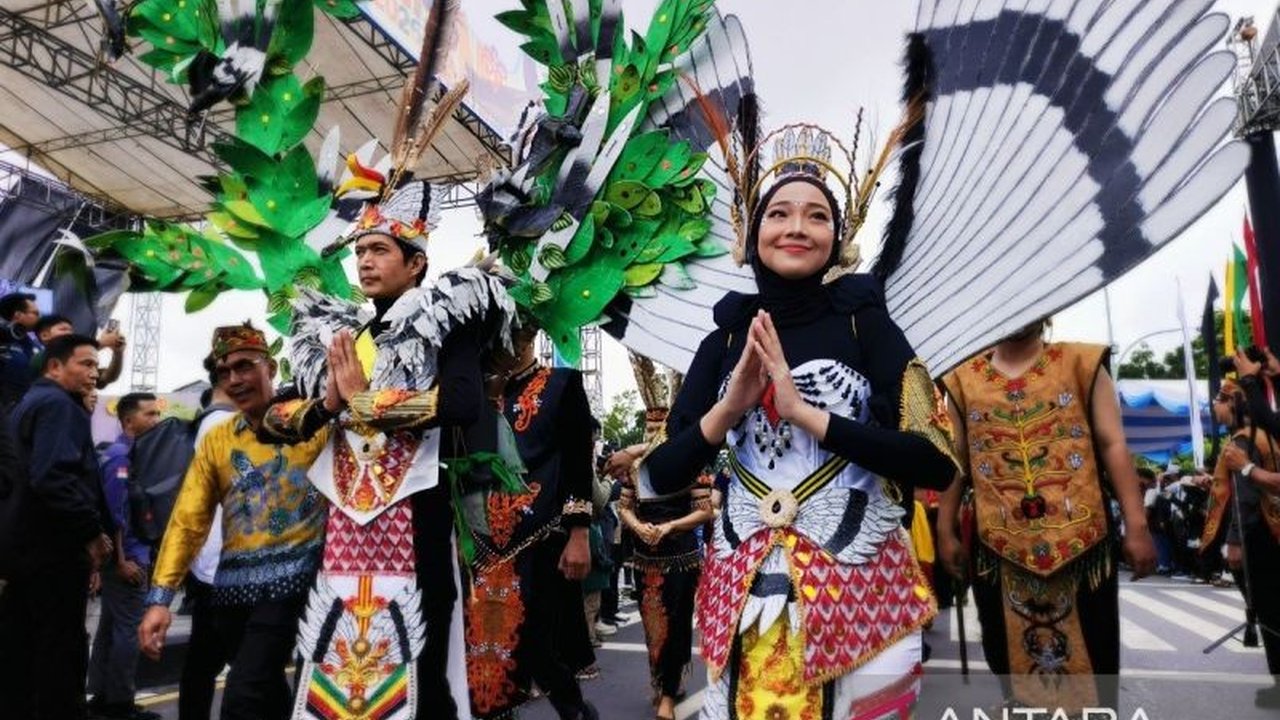 Karnaval Budaya FBIM Kalteng 2026 berhasil memukau ribuan masyarakat Palangka Raya dengan ragam kebudayaan yang berpadu dalam harmoni, menjadi daya tarik utama festival tahunan ini.