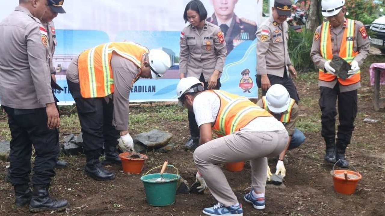 Polri membangun Gudang Pangan Polri berkapasitas 1.000 ton di Bengkayang, Kalimantan Barat, sebagai upaya strategis memperkuat ketahanan pangan dan mendukung petani lokal.