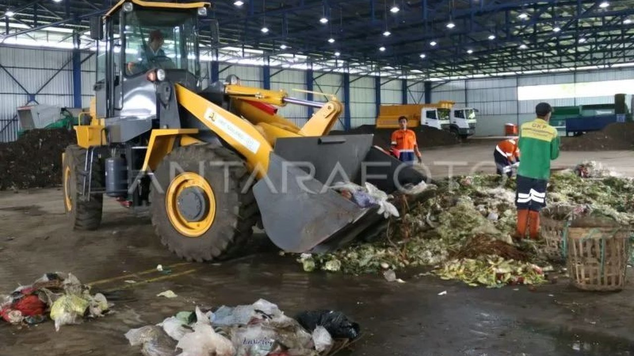 Pemerintah Kota Malang optimis program RT Berkelas Atasi Sampah mampu menjadi solusi efektif penanganan limbah dari tingkat hulu dengan dukungan masyarakat dan alokasi dana khusus.