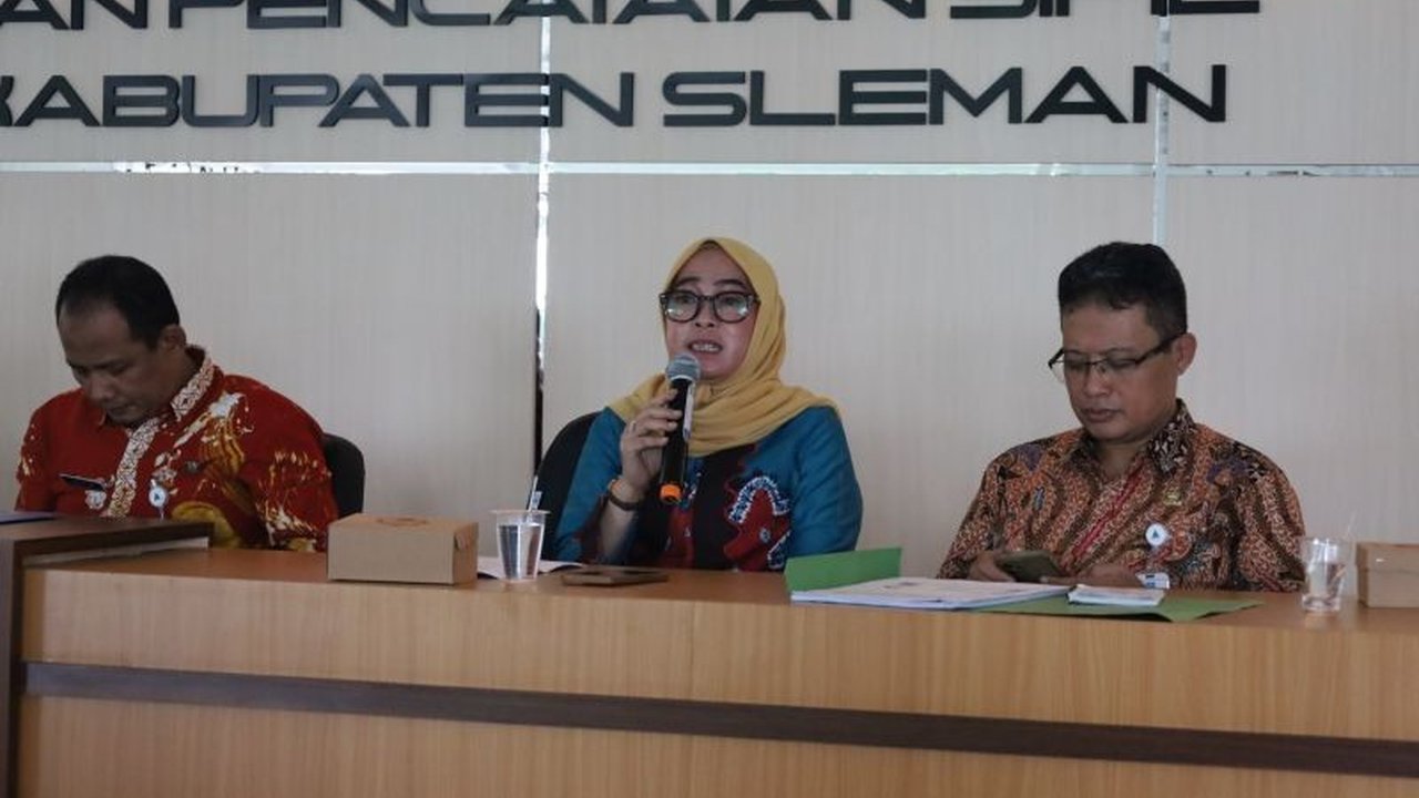 Pemerintah Kabupaten Sleman gencar menerapkan digitalisasi layanan perizinan untuk menciptakan iklim investasi yang kondusif, transparan, dan efisien bagi pelaku usaha.