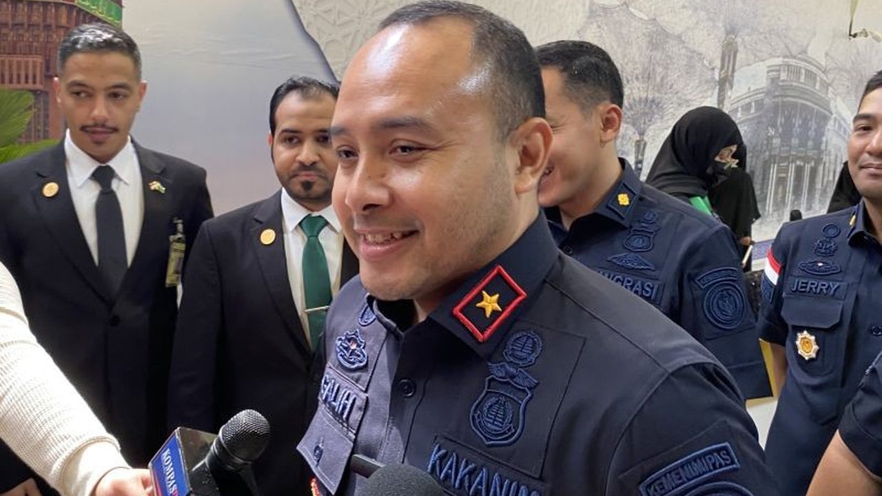 Layanan Makkah Route terbukti mempercepat proses keimigrasian jamaah calon haji, mengurangi antrean panjang di Arab Saudi. Kepala Kantor Imigrasi Soekarno-Hatta menjelaskan efisiensi signifikan dari inovasi ini.