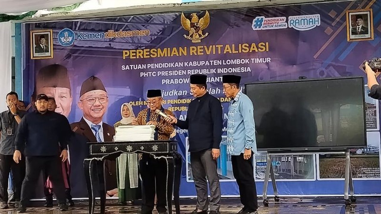 Kemendikdasmen tetapkan Bahasa Inggris Wajib SD mulai 2027 untuk kelas 3. Kebijakan ini bertujuan tingkatkan mutu pendidikan dan siapkan siswa bersaing global. Simak persiapan lengkapnya.
