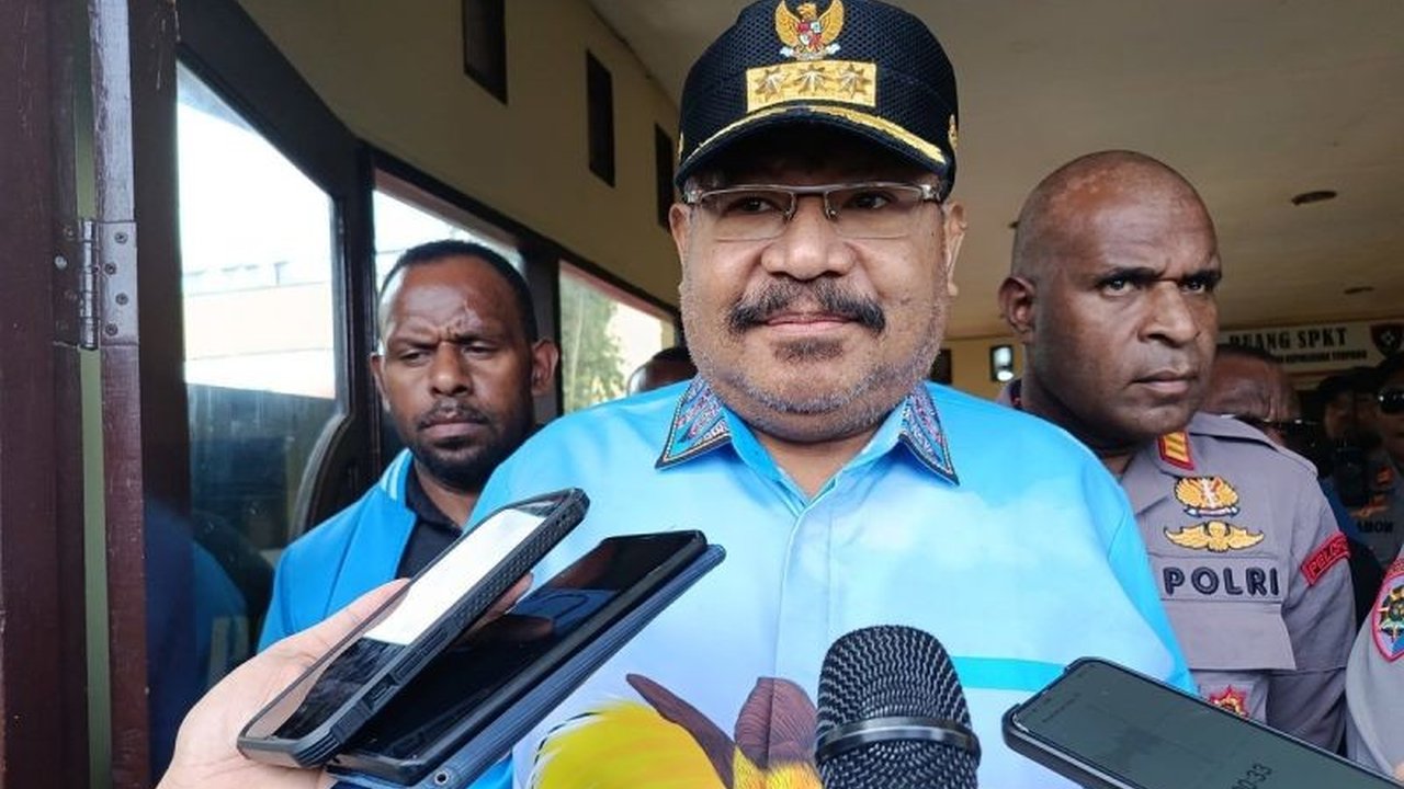 Gubernur John Tabo secara resmi melaporkan kasus pencemaran nama baik di media sosial ke Polres Jayawijaya. Laporan ini diharapkan memberikan efek jera dan edukasi hukum bagi masyarakat, serta mengungkap dalang di balik tuduhan provokasi konflik.