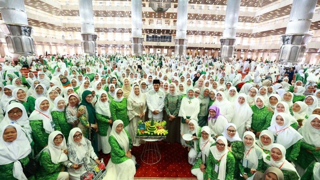 Menteri Agama Nasaruddin Umar mengapresiasi tinggi kiprah Fatayat NU yang telah menunjukkan kapasitas kepemimpinan kuat di berbagai bidang, menegaskan kesetaraan gender dalam Islam dan peran perempuan.