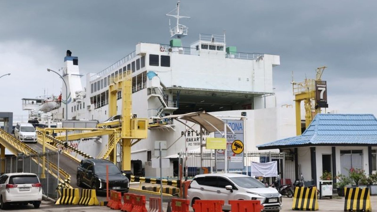 PT ASDP Indonesia Ferry mencatat lonjakan signifikan pada Penyeberangan ASDP Libur Panjang Kenaikan Isa Almasih 2026 di lintas Jawa-Sumatera dan Bali, menunjukkan peningkatan kepercayaan masyarakat terhadap layanan feri.