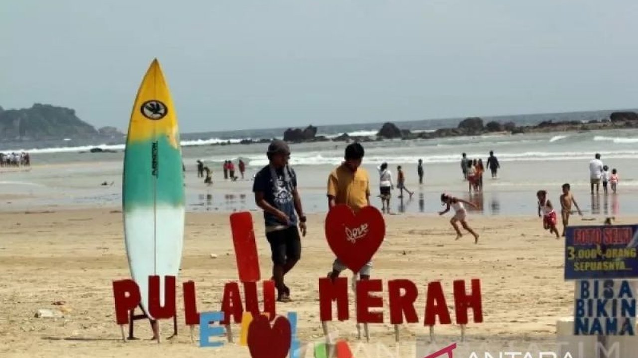 Libur panjang Kenaikan Isa Almasih 2026 mencatat lonjakan Kunjungan Wisatawan Banyuwangi hingga 47.478 orang. Destinasi populer dan hotel penuh menarik wisatawan domestik dan mancanegara.