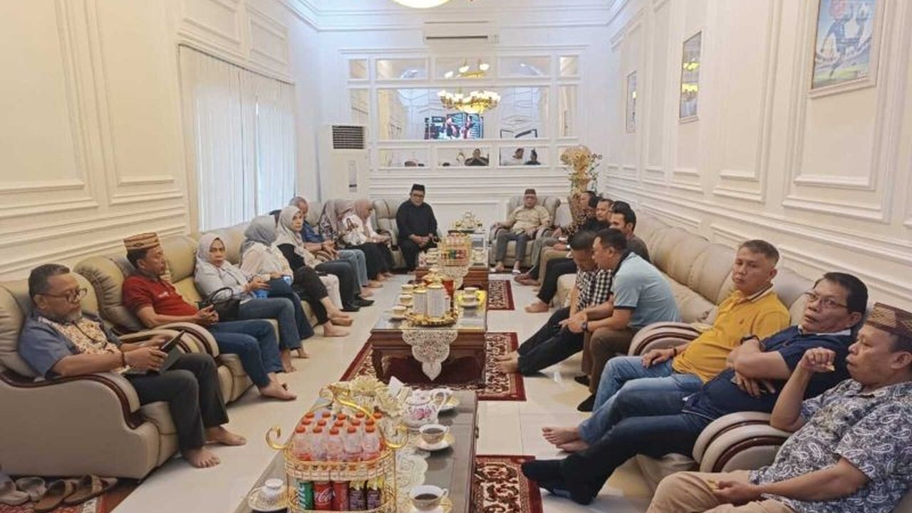Bupati Gorontalo Sofyan Puhi mendesak panitia Penas KTNA XVII untuk memaksimalkan persiapan jelang pelaksanaan di Juni 2026. Simak detail kesiapan akomodasi, infrastruktur, dan dampak ekonomi lokal yang diharapkan dari acara ini.