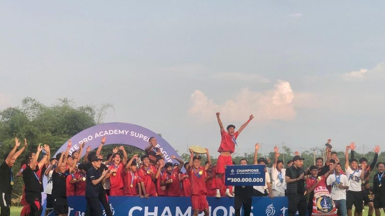 Persija Jakarta U20 berhasil mengukir sejarah dengan menjuarai EPA Super League U20 2025/2026, mengalahkan Malut United U20 di final. Simak perjalanan gemilang Macan Kemayoran Muda!