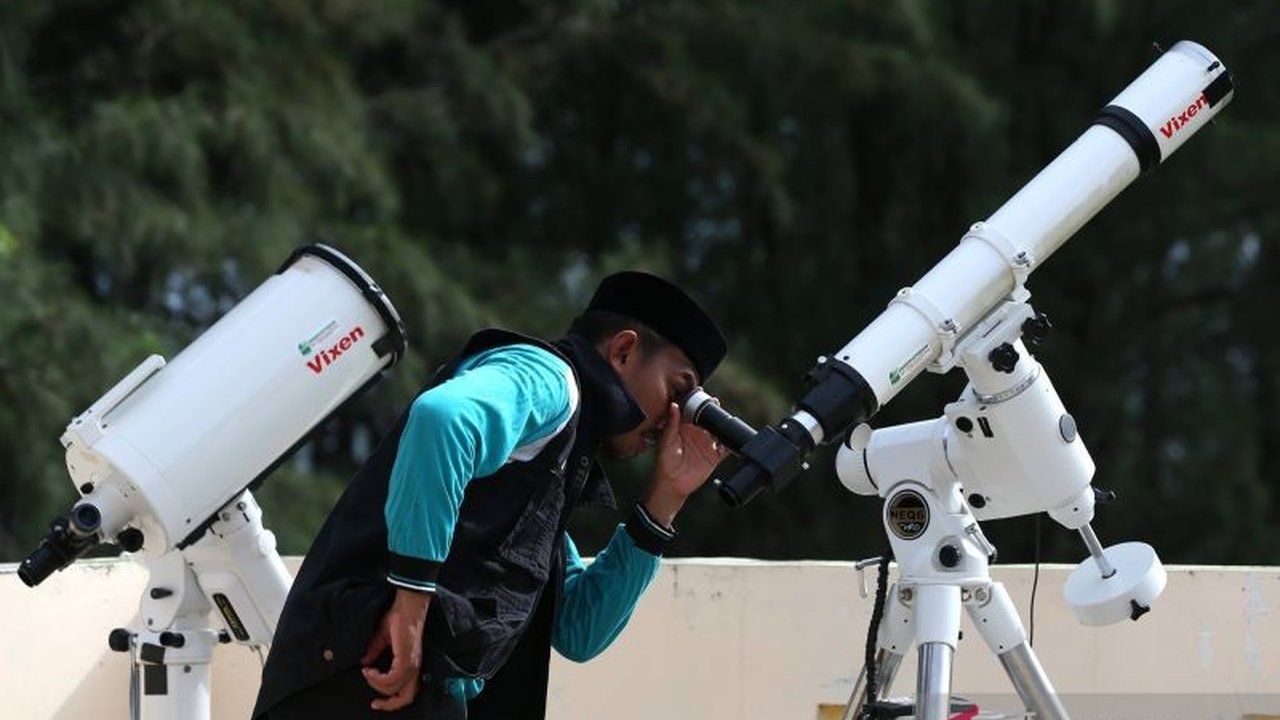 Umat Muslim di Malaysia dan Indonesia akan merayakan Idul Adha 2026 secara serentak pada 27 Mei. Keputusan ini didasarkan pada hasil hisab dan rukyatul hilal yang telah memenuhi kriteria MABIMS.