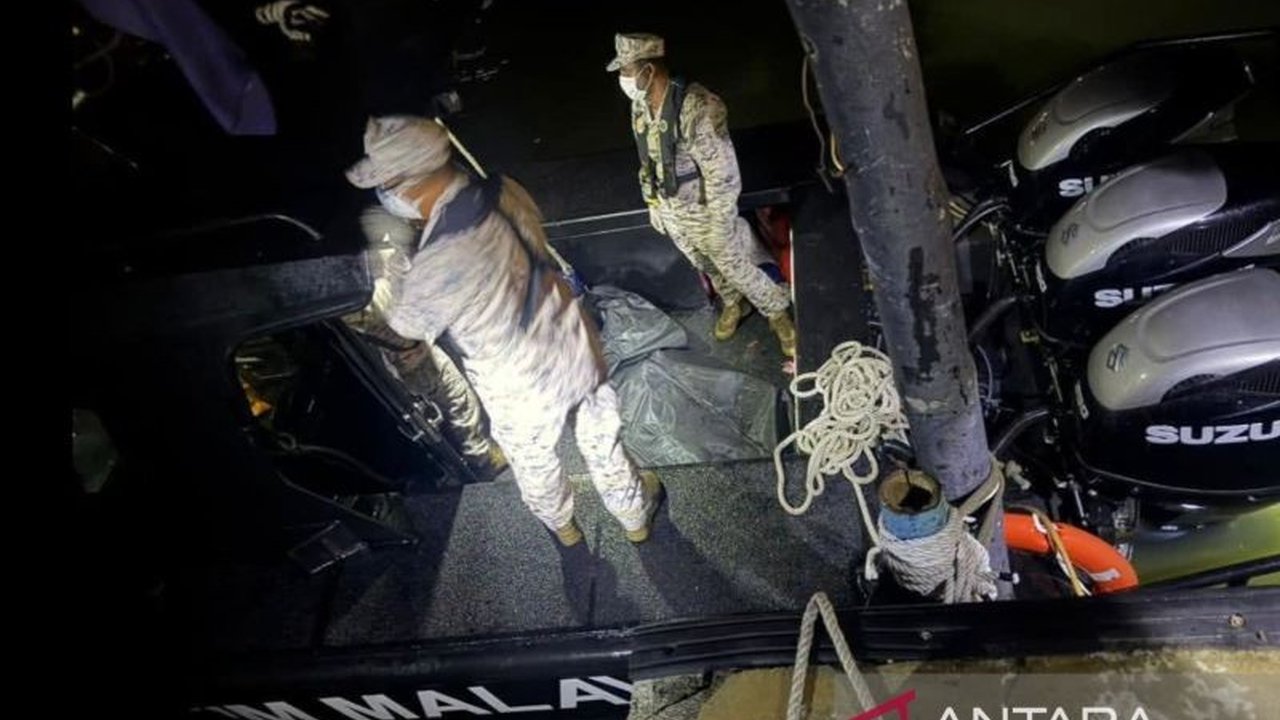Operasi pencarian korban WNI tenggelam di perairan Perak, Malaysia, membuahkan hasil. Sebanyak 39 korban telah ditemukan, namun identitas kapal dan jumlah pasti masih misterius. Simak selengkapnya tentang insiden WNI Tenggelam Perak Malaysia ini.