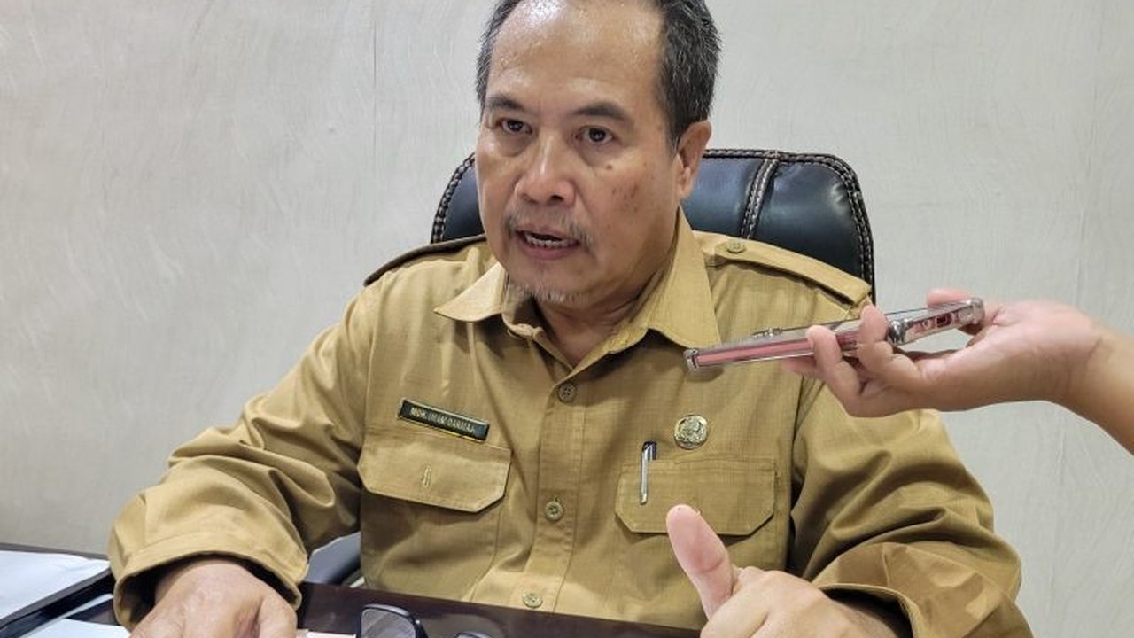 Dua Kepala Desa di Situbondo menghadapi ancaman pemberhentian sementara setelah gagal menindaklanjuti temuan Inspektorat terkait penggunaan dana desa, menyoroti penegakan regulasi daerah terkait **Pemberhentian Kepala Desa**.