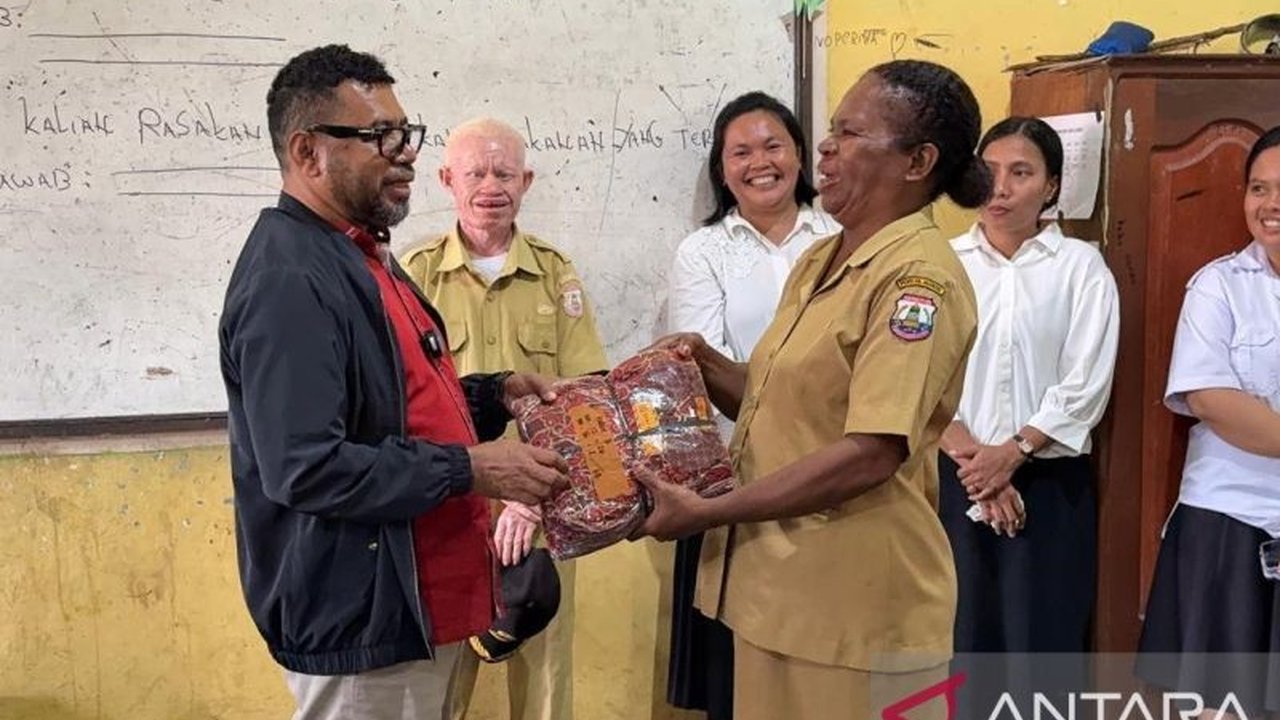 Ketua Komite III DPD RI Filep Wamafma menyoroti efektivitas anggaran pendidikan Papua, khususnya Papua Barat, dan mendesak peningkatan kualitas data perencanaan untuk memastikan dana Otonomi Khusus (Otsus) tepat sasaran.