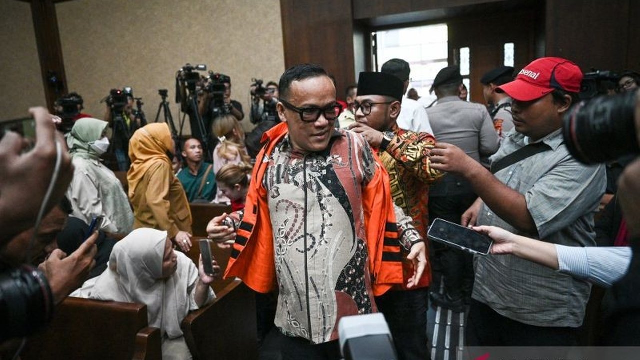 Eks Wamenaker Noel Ebenezer Gerungan mengklaim telah menyelamatkan uang rakyat ratusan miliar selama menjabat, namun kini menghadapi tuntutan pidana atas dugaan pemerasan dan gratifikasi.