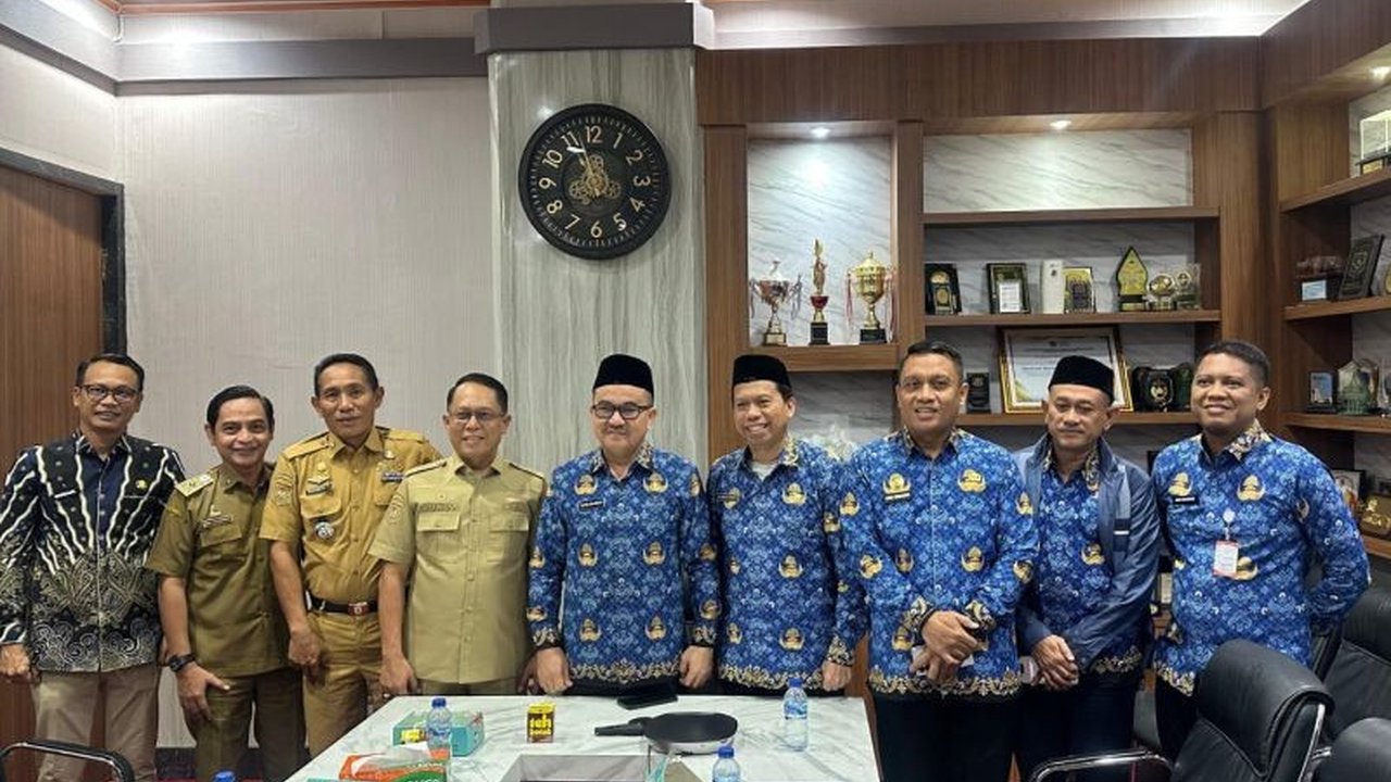 Pemerintah Provinsi Sulawesi Barat dan Sulawesi Selatan berkolaborasi untuk memperkuat konektivitas udara dengan membuka rute penerbangan baru, diawali Mamuju-Makassar, demi percepatan ekonomi regional.