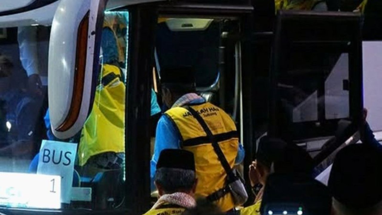 Pemerintah Kabupaten Subang secara resmi melepas 107 calon haji terakhir yang tergabung dalam Kloter 39 melalui Embarkasi Kertajati, melengkapi total 543 jamaah haji dari Subang yang diberangkatkan tahun ini.
