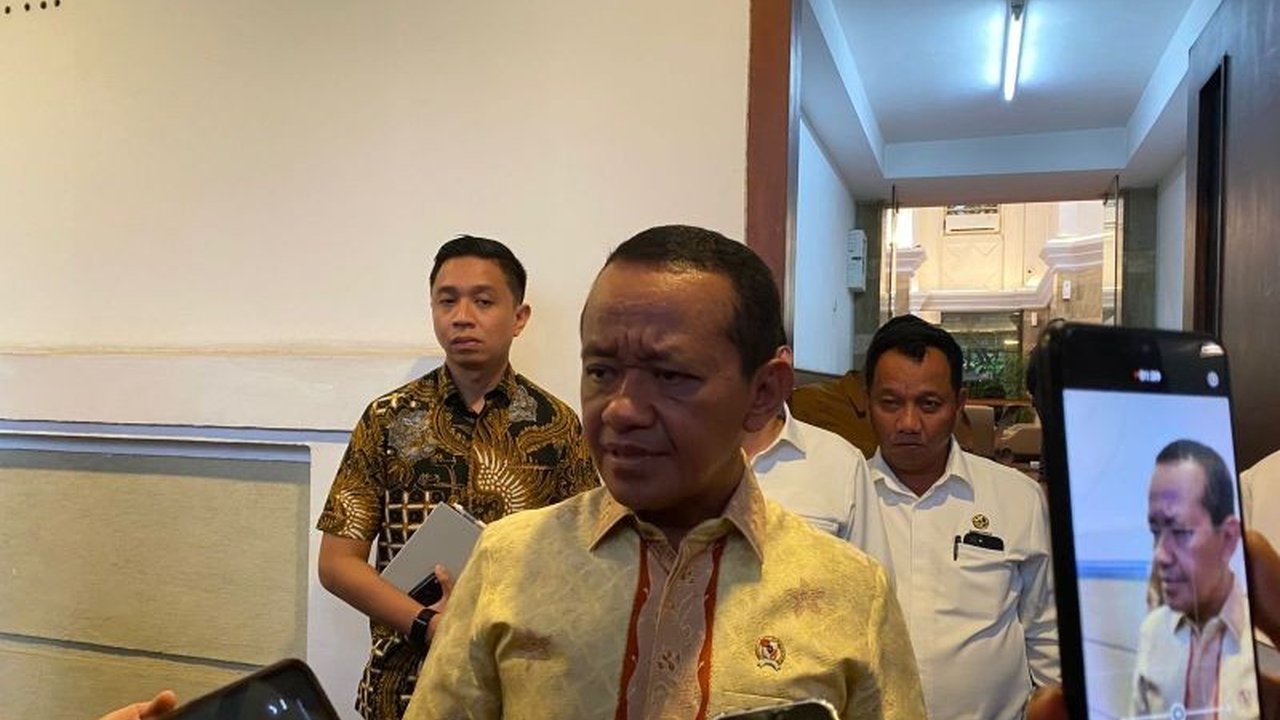 Kementerian ESDM menegaskan Harga BBM Subsidi jenis Pertalite dan Biosolar tidak akan mengalami kenaikan hingga akhir 2026, meski harga minyak mentah dunia dan nilai tukar rupiah bergejolak.