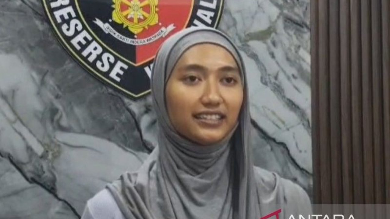Polres Gowa menindaklanjuti video viral dugaan perundungan siswi di Gowa, memeriksa lima siswi SMP yang terlibat. Korban NR (12) mengalami trauma mendalam akibat insiden perundungan tersebut.