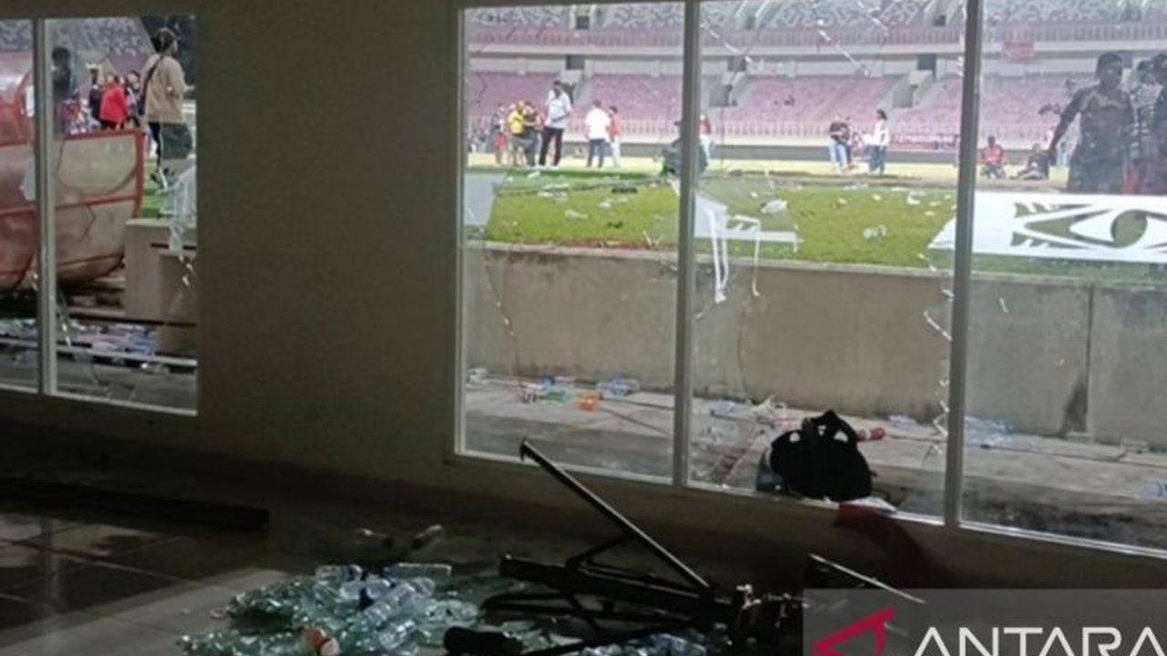 Manajemen Persipura Jayapura merespons hukuman berat berupa laga kandang tanpa penonton musim depan, menegaskan bahwa edukasi suporter adalah solusi jangka panjang, bukan hanya sanksi semata.