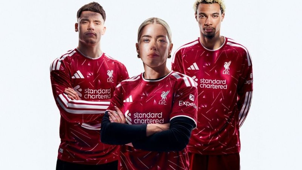 Penggemar The Reds di Indonesia kini dapat memiliki jersi kandang Liverpool 2026/2027 terbaru yang terinspirasi dari era kejayaan 1989-1991. Segera dapatkan di toko resmi atau online!