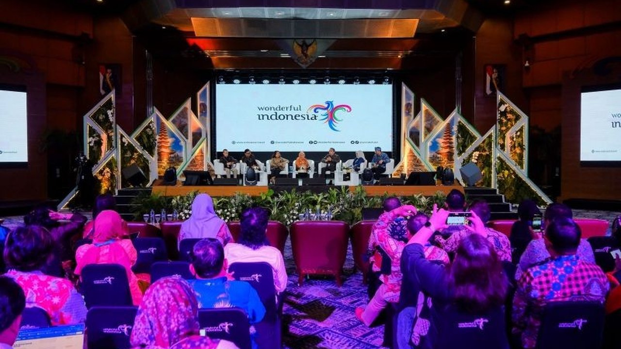 Kementerian Pariwisata menargetkan Rp63,5 triliun Investasi Pariwisata 2026, dengan fokus utama pada pengembangan destinasi regeneratif dan prioritas, demi menarik minat investor dan wisatawan global.