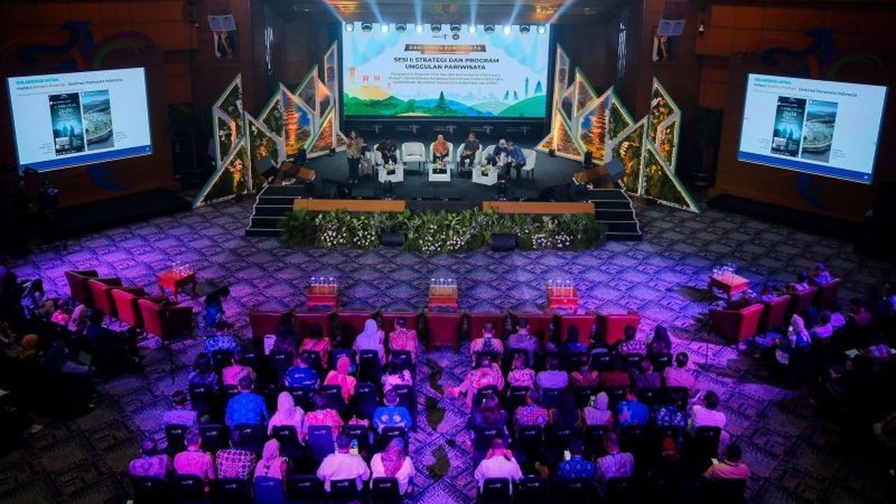 Kementerian Pariwisata menjadikan keamanan berwisata sebagai fondasi utama pariwisata berkualitas, fokus pada peningkatan SDM dan standar keselamatan untuk pengalaman wisatawan yang lebih baik.