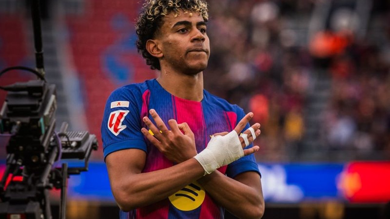 Bintang muda Spanyol, Lamine Yamal, mengusung ambisi besar di Piala Dunia 2026. Ia bertekad menjadi pemain termuda La Roja yang mencetak hat-trick, menantang rekor Gavi dan membawa Spanyol berjaya.