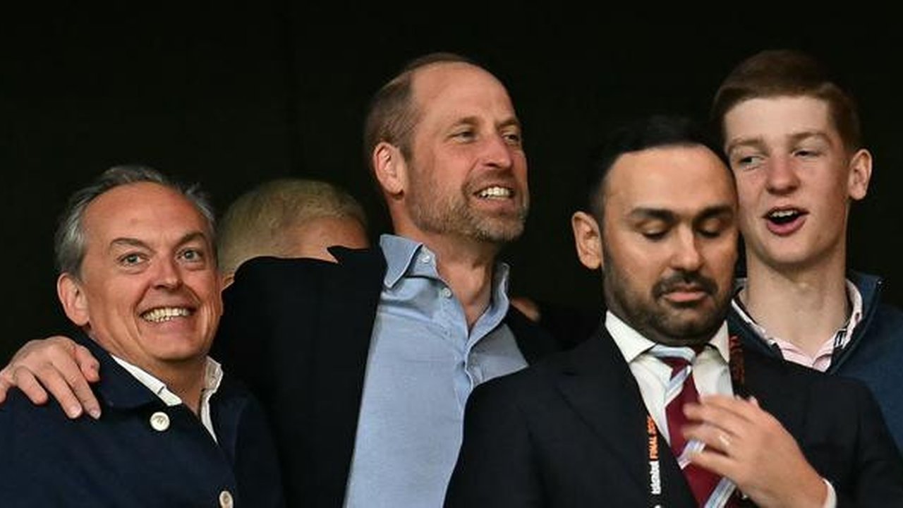Prince William terlihat berbahagia setelah Aston Villa memastikan gelar juara Liga Europa, Kamis (21/5/2026) dini hari WIB. (Ozan KOSE / AFP)