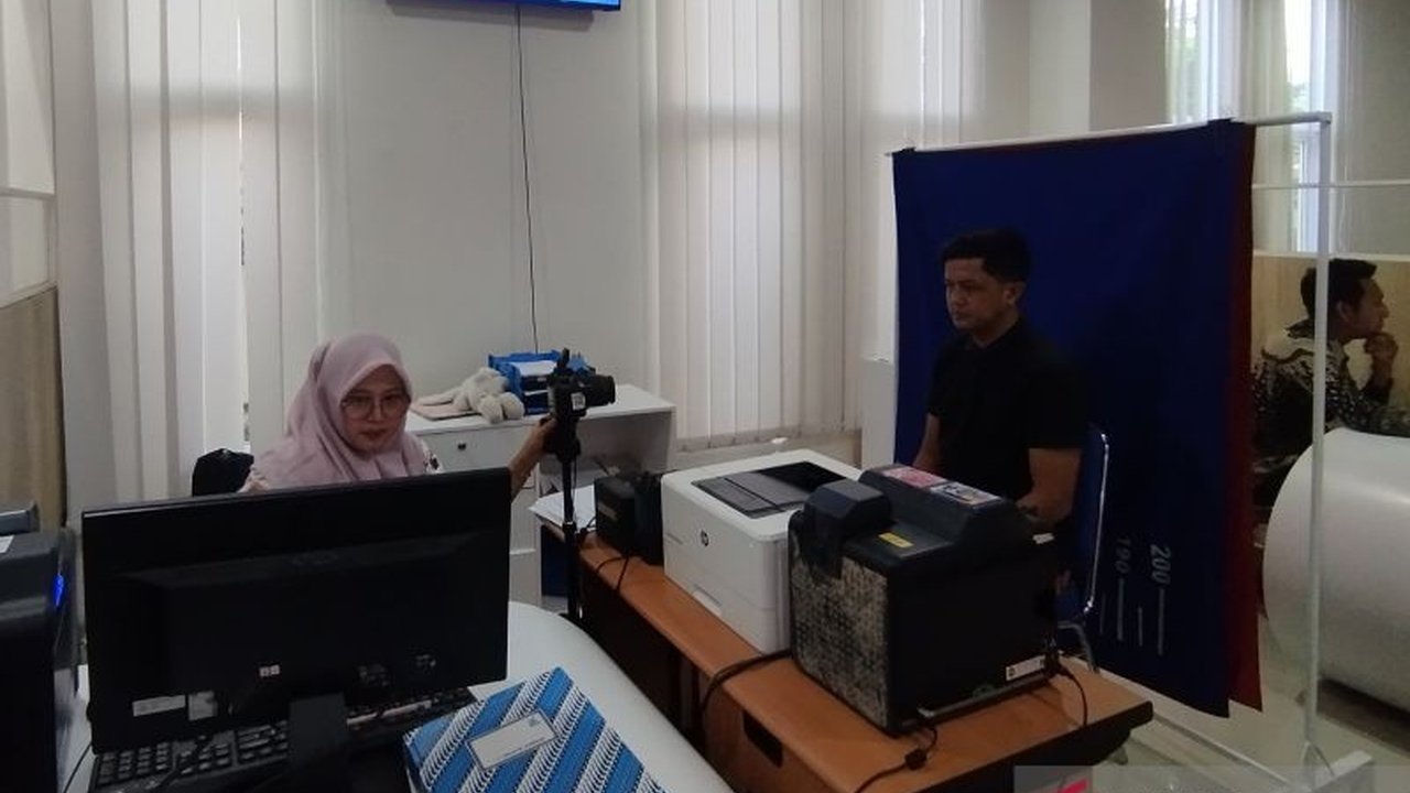 Dinas Kependudukan dan Pencatatan Sipil Kudus kini menyediakan layanan KTP-el dan administrasi kependudukan (adminduk) lainnya di Mall Pelayanan Publik, menawarkan kemudahan akses dan kecepatan bagi warga Kudus.