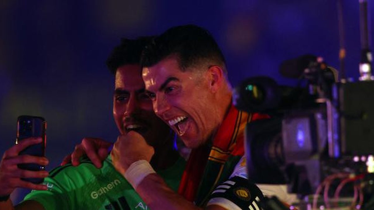 Cristiano Ronaldo usai merayakan sukses Al Nassr menjadi juara Saudi Pro League 2025/2026. (Fayez NURELDINE / AFP)