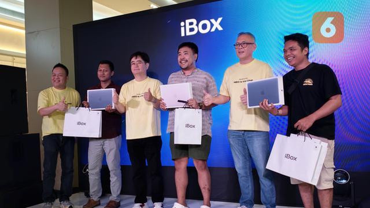 MacBook Neo Dijual Perdana di Indonesia, Fans Apple Sudah Antre Sejak Subuh. (Liputan6.com/ Yuslianson)