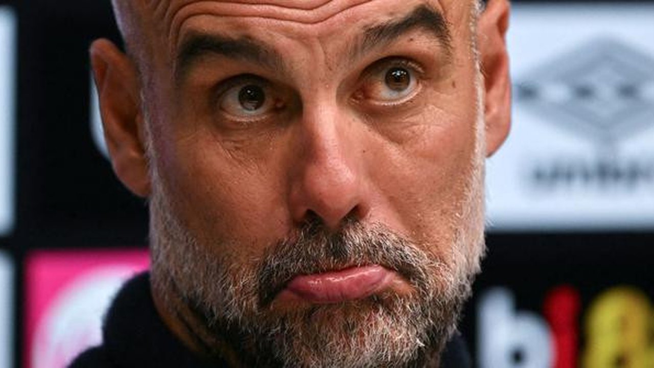 Kekecewaan tersebut bertambah menyusul isu Pep Guardiola yang akan meninggalkan Manchester City pada akhir musim ini. (AFP/Glyn Kirk)