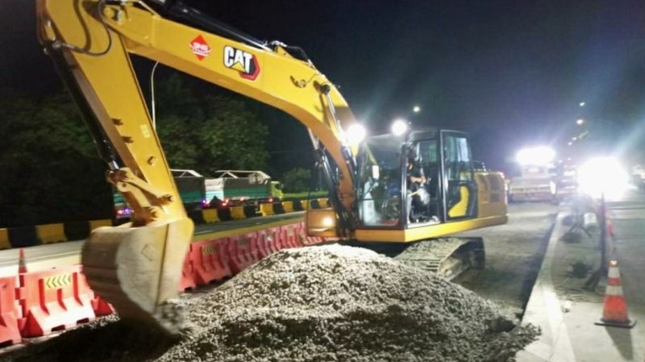 PT Jasamarga Transjawa Tol (JTT) kembali melakukan Perbaikan Jalan Tol Jakarta-Cikampek di wilayah Karawang selama sepekan, demi menjaga kualitas infrastruktur dan kenyamanan pengguna jalan.
