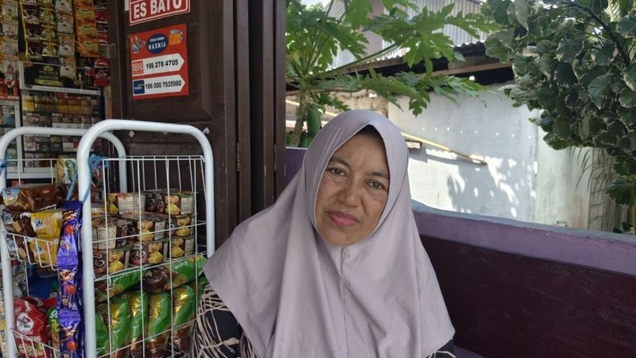 Program Jaminan Kesehatan Nasional (JKN) kembali menunjukkan perannya dalam membantu masyarakat. Nurbaya, pasien kanker serviks asal Halmahera Tengah, berhasil menjalani 35 kali radioterapi tanpa biaya berkat Program JKN.